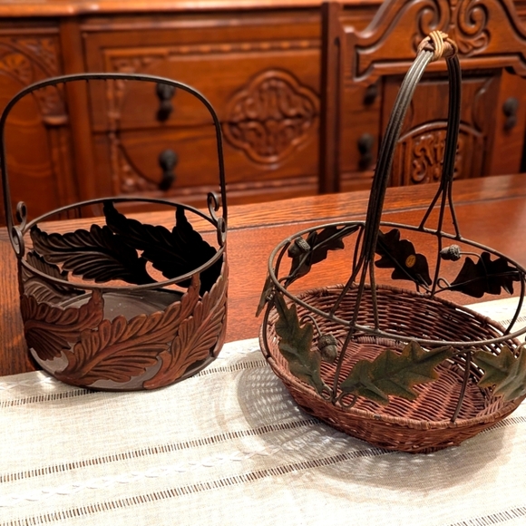 Decorative Wicker and Metal Baskets with Leaf Motif (Qty 2) - Picture 2 of 9